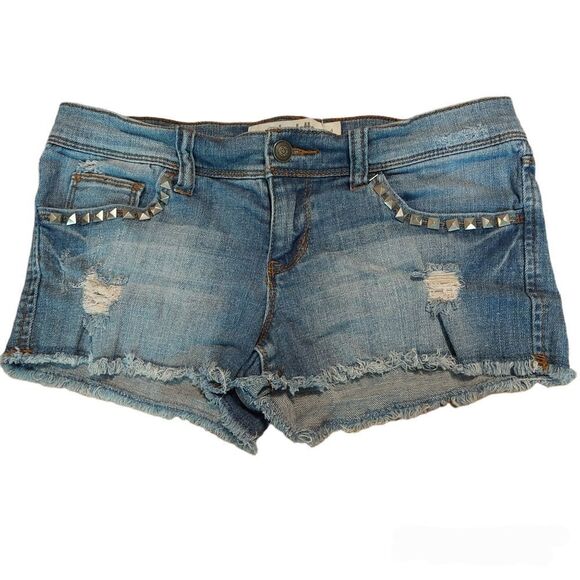 Womans Charlotte Russe Distressed Shorts size 4 - Picture 1 of 15